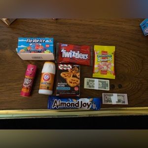 9 piece series 4 mini brands bundle💙